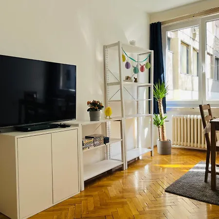 Bauhaus Flat In Amazing Location