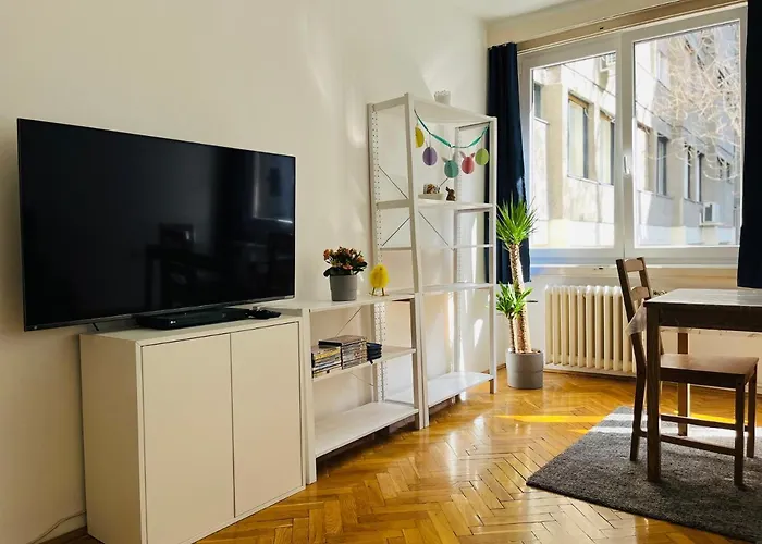 Bauhaus Flat In Amazing Location